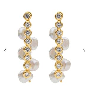 Amber sceats fresh water pearls earrings